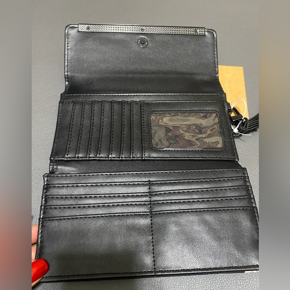 NWT Steve Madden Large Floral Embossed Wallet - Picture 3 of 6